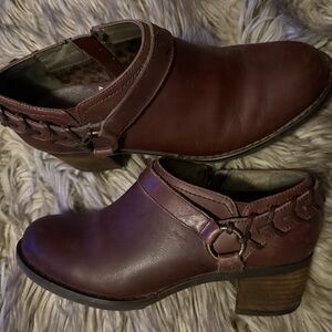 Tara M Ginnie Leather Ankle Timeless Shoes; Great cond! Grippy Rubber soles